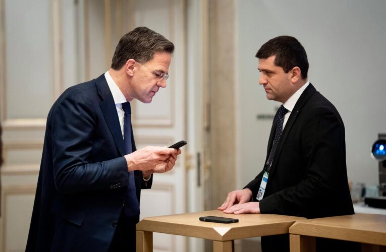 Șeful NATO s-a împiedicat pe holuri de Miruță. Ministrul Apărării vrea ca Armata Română să devină „apărătoarea Europei”