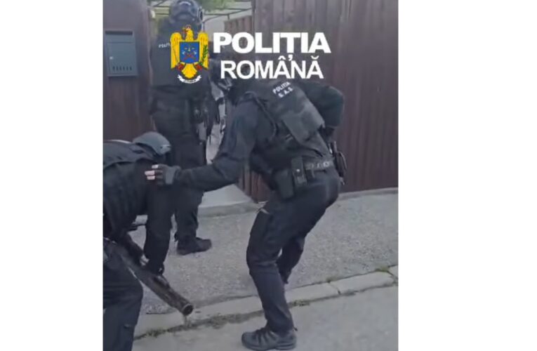 Percheziții la avocatul care distribuia pe rețelele de socializare „mesaje cu caracter fascist și legionar”