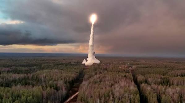 Rusia: „Racheta Oreșnik nu poate fi oprită de nimeni, face 17 minute până la sediul NATO din Bruxelles”